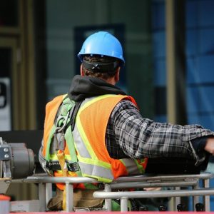 ΙΝΕ ΓΣΕΕ: Ο πραγματικός μισθός μειώθηκε 32,8% στην τελευταία 15ετία