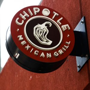 Chipotle: Γιατί οι πελάτες της το «έριξαν» στο κοτόπουλο