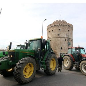 Αγρότες: Τα τρακτέρ στο λιμάνι Θεσσαλονίκης – Αύριο οι κρίσιμες αποφάσεις