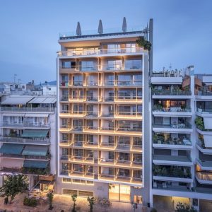 Cocomat: Πότε θα γκρεμιστούν οι τρεις όροφοι του ξενοδοχείου στο Κουκάκι