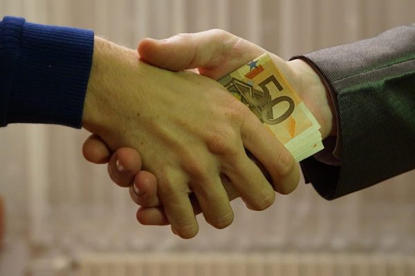 Διαφθορά και «Πελατοκρατία»