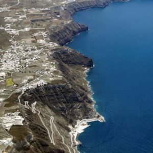 Santorini Quakes Caused by Magma Equal to 20 Giza Pyramids