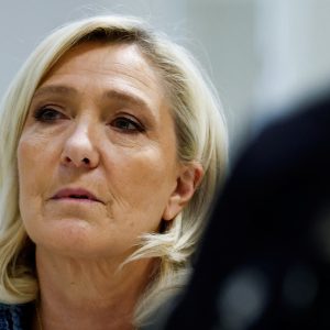 Λεπέν: Υπόσχεται δραστική μείωση ελλείμματος – Καλεί την ΕΚΤ να παρέμβει