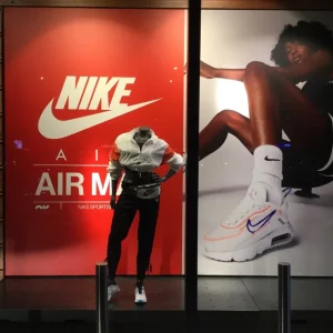 Nike: Μειώνει τα διαδικτυακά κανάλια διανομής στο πλαίσιο αναδιάρθρωσης των πωλήσεων στην Κίνα