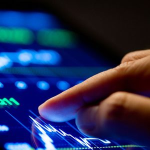 Vodafone: Συνεχίζονται οι επενδύσεις σε 5G, FTTH, υποθαλάσσια καλώδια
