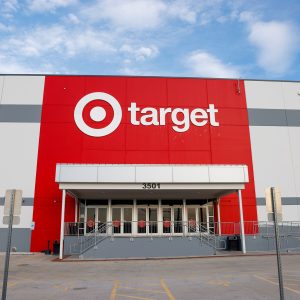 Target: Νέες γενναιόδωρες προσφορές για μαθητές και φοιτητές – Αντεπίθεση με χαμηλές τιμές