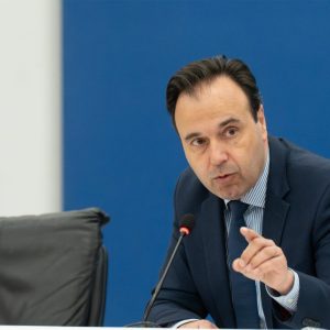 Δημήτρης Παπαστεργίου: Επιστολή σε διαδικτυακές πλατφόρμες για έλεγχο ηλικίας ανηλίκων