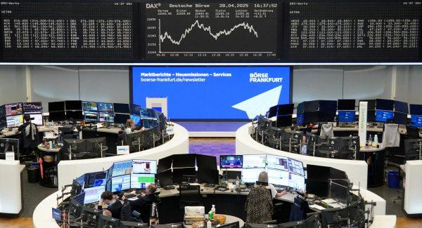 Ευρωπαϊκά χρηματιστήρια: Υπό πίεση οι αγορές, βουτιά για το γαλλικό «κονιάκ»