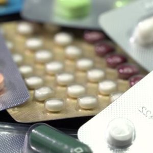 ΗΠΑ: Οι φαρμακοβιομηχανίες ρίχνουν πολλά δισ. δολάρια για να γλιτώσουν τις κυρώσεις