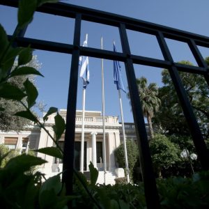 Μαξίμου: Φοβάται το «ανάποδο φθινόπωρο»