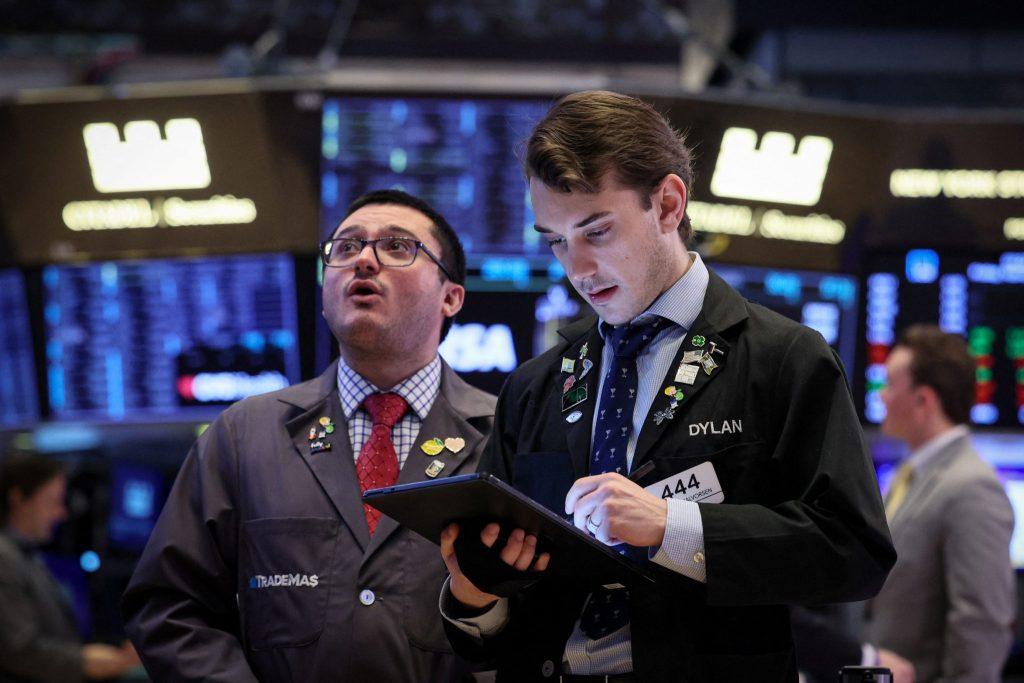 Wall Street: Πυκνώνουν τα σύννεφα της ύφεσης – Ανοδικά οι αποδόσεις των ομολόγων