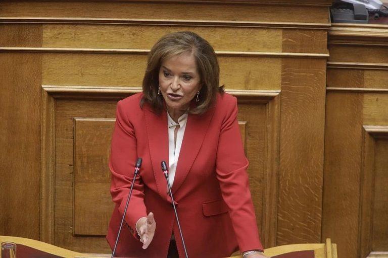 Ντόρα Μπακογιάννη: Το ΠΑΣΟΚ πρέπει να αποδείξει ότι ο Καραμανλής είχε δόλο