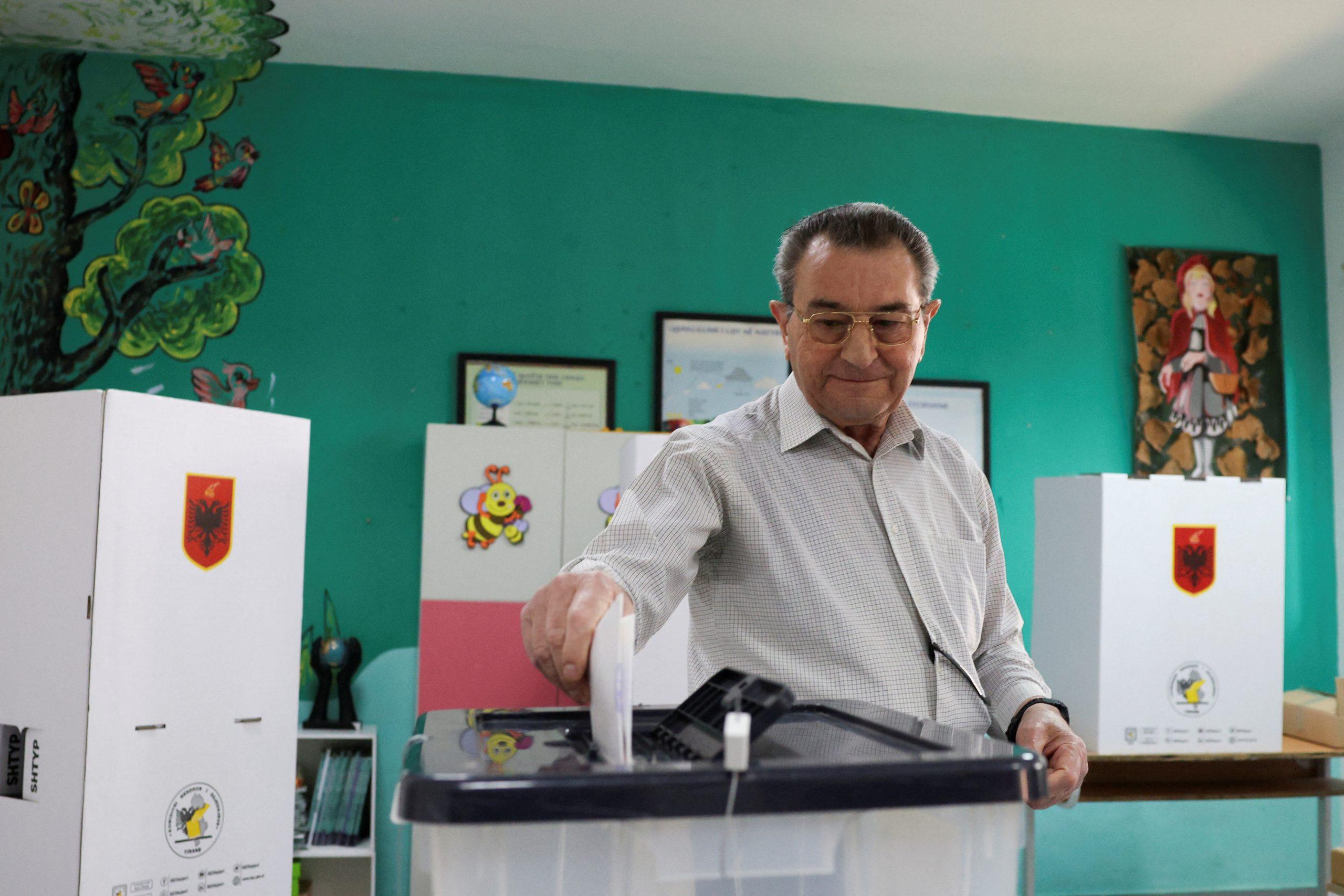 Αλβανία: Άνοιξαν οι κάλπες των βουλευτικών εκλογών