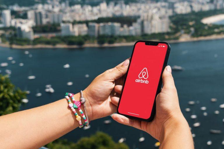 Airbnb: «Ζεστό» καλοκαίρι δείχνουν οι κρατήσεις στην Ελλάδα