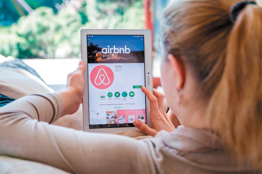 Airbnb: Πακέτο παροχής υπηρεσιών λανσάρει για τους πελάτες