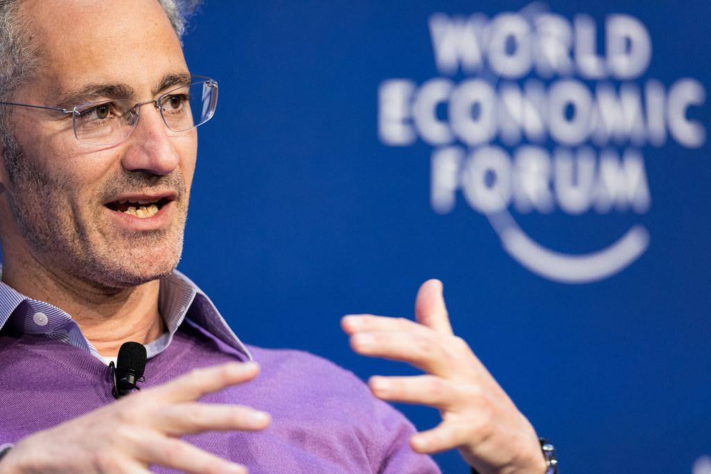 Palantir: Ο CEO Άλεξ Καρπ, επαινεί τους Σαουδάραβες μηχανικούς