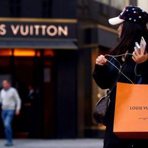 LVMH: Θα συνεχιστούν οι δύσκολες μέρες για τα είδη πολυτελείας – Καταλύτης η Κίνα