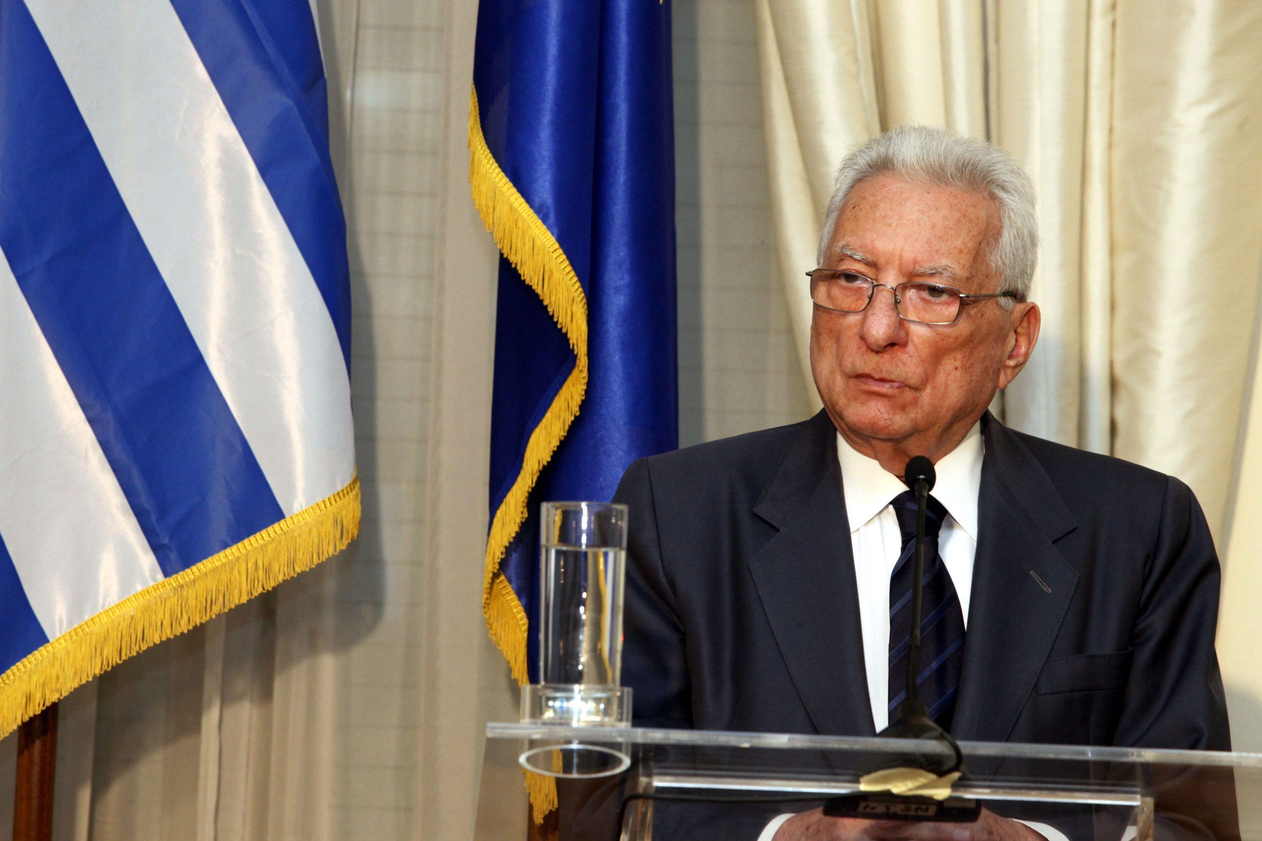 Πέθανε ο Πέτρος Μολυβιάτης σε ηλικία 97 ετών