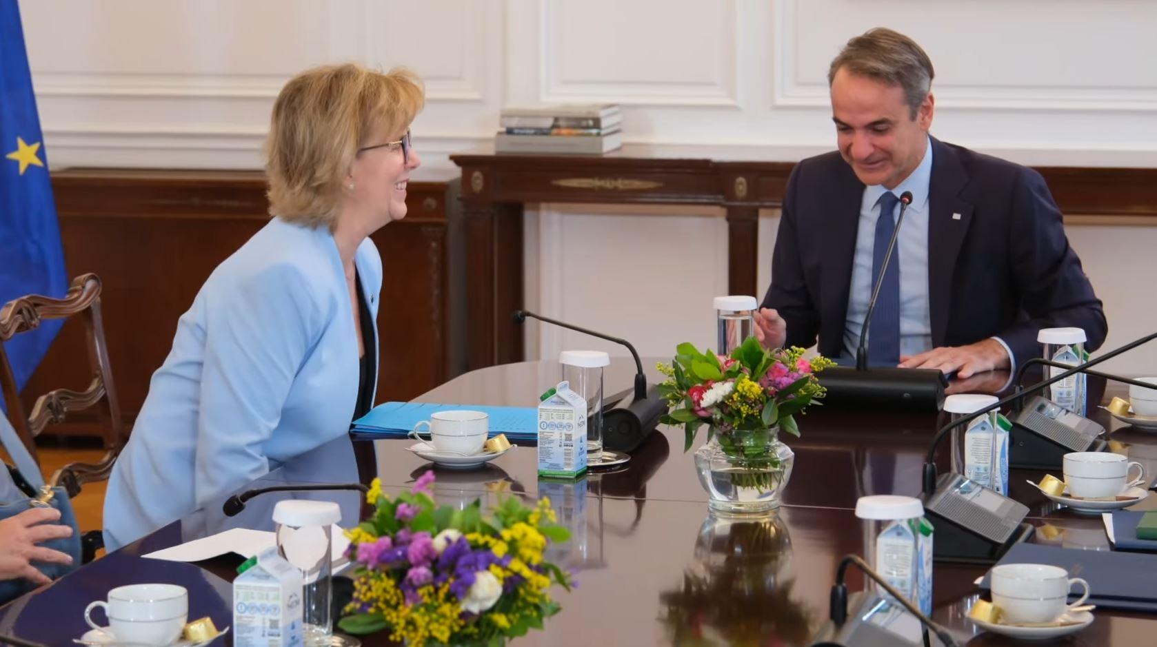 PM Mitsotakis, EU Finance Chief Albuquerque Push for Deeper Financial Integration in Athens Meeting