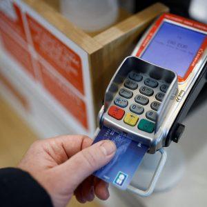 Ηλεκτρονικές συναλλαγές: Αυξήθηκαν κατά 14 % οι συναλλαγές με κάρτες [γραφήματα]