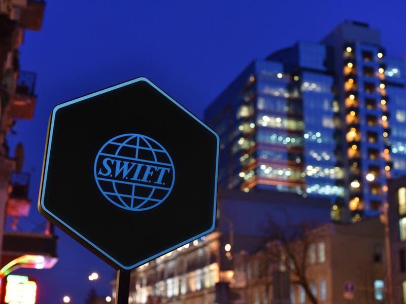 Ευρώπη: Εκτός SWIFT 20 τράπεζες στο νέο πακέτο κυρώσεων κατά της Μόσχας
