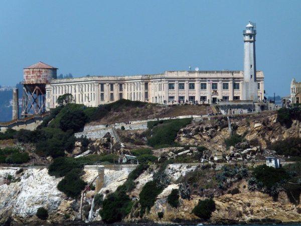 Τραμπ: Έδωσε εντολή να ανοίξει το Αλκατράζ