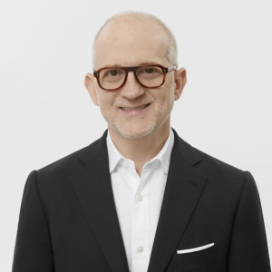 Joshua Schulman: Το μεγάλο στοίχημα του αφεντικού της Burberry