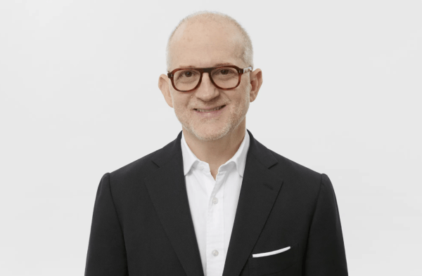 Joshua Schulman: Το μεγάλο στοίχημα του αφεντικού της Burberry