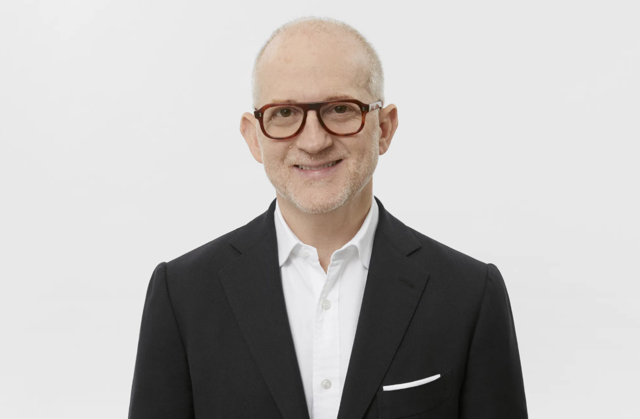 Joshua Schulman: Το μεγάλο στοίχημα του αφεντικού της Burberry