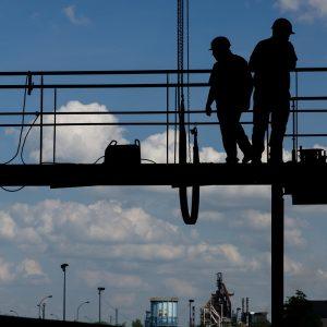 ΓΣΕΕ: 1 στους 2 δουλεύει παραπάνω ώρες από τη σύμβασή του, 1 στους 4 και στον ελεύθερο χρόνο του