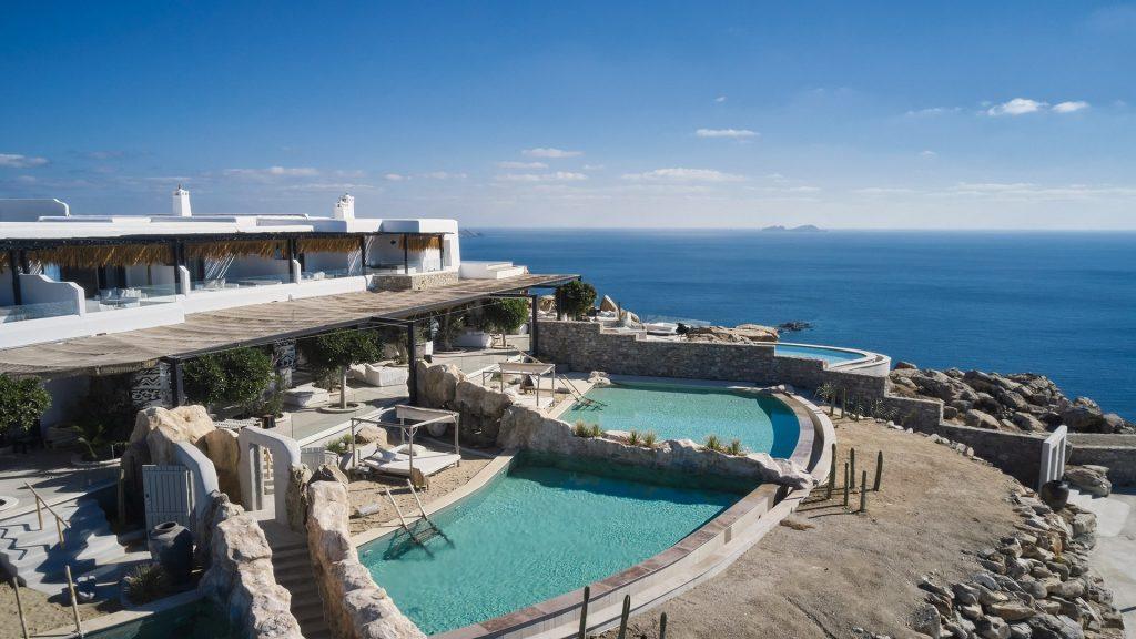 Divine Property: Νέα επένδυση 75,9 εκατ. στην Σύρο από την οικογένεια Μπερζάουι