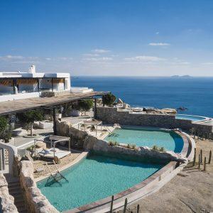 Divine Property: Νέα επένδυση 75,9 εκατ. στην Σύρο από την οικογένεια Μπερζάουι