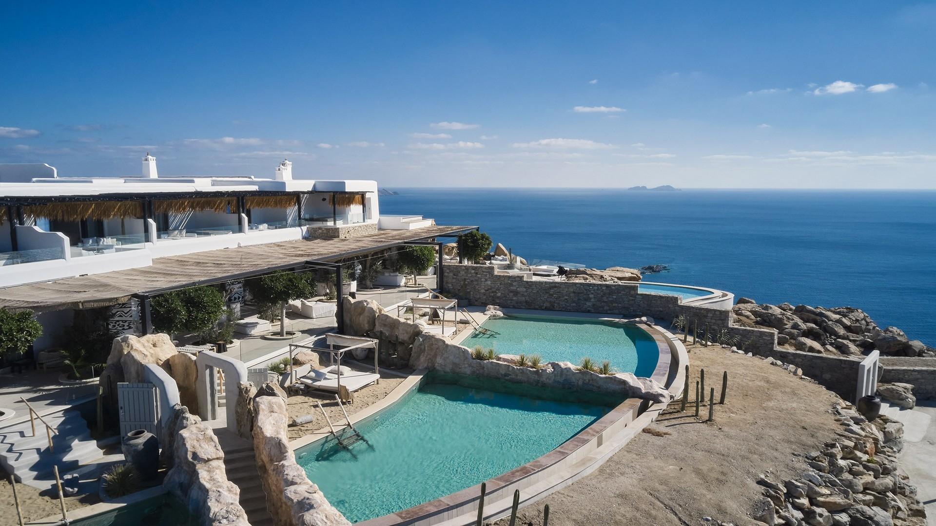 Divine Property: Νέα επένδυση 75,9 εκατ. στην Σύρο από την οικογένεια Μπερζάουι
