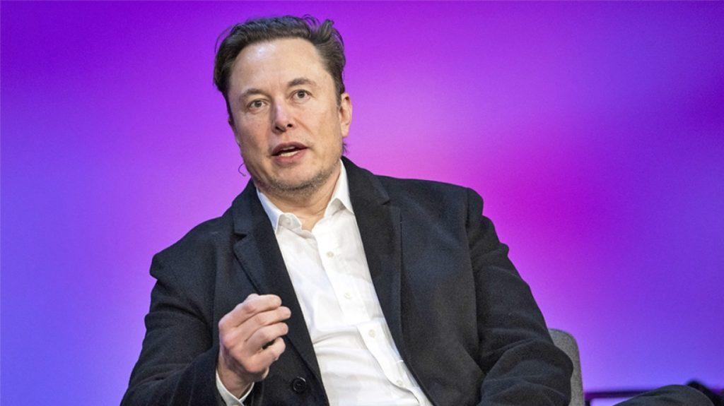 Tesla: Διαψεύδει πως αναζητά τον διάδοχο του Μασκ