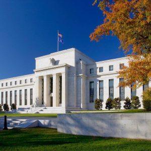 Federal Reserve: Περνά στην αντεπίθεση για τους δασμούς