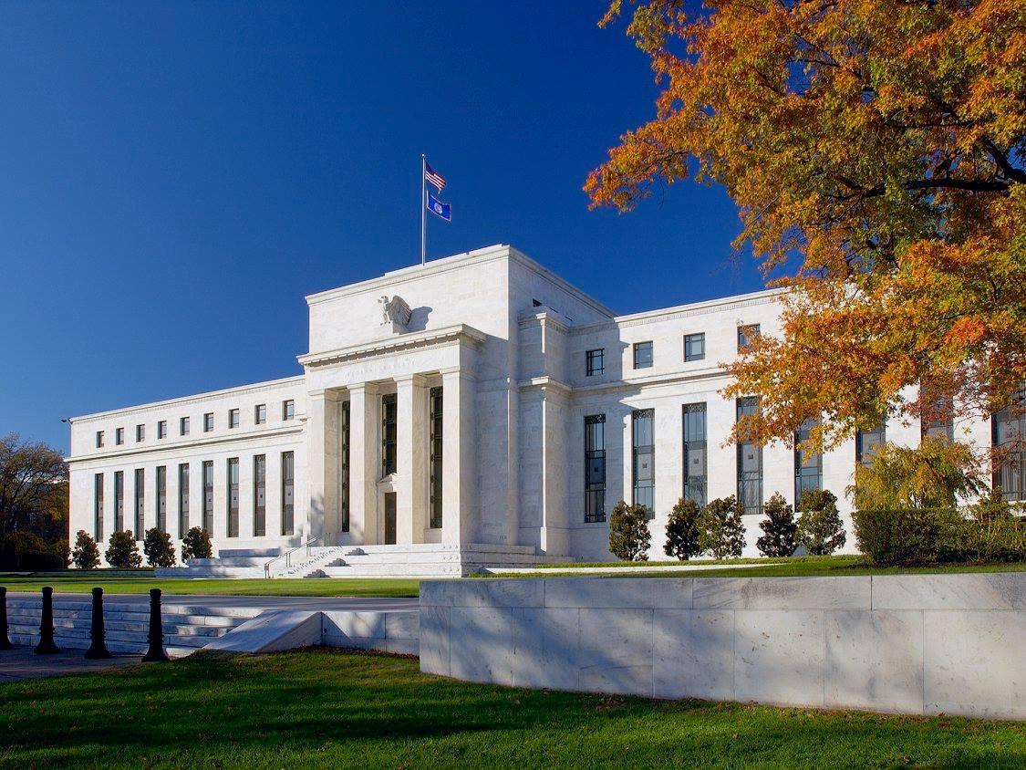 Federal Reserve: Περνά στην αντεπίθεση για τους δασμούς