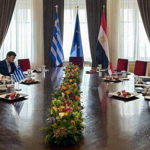 Ελλάδα-Αίγυπτος: Συνάντηση Θεοδωρικάκου με τους Αιγύπτιους ομολόγους του