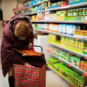 Consumption Slows as Greeks Struggle to Make Ends Meet