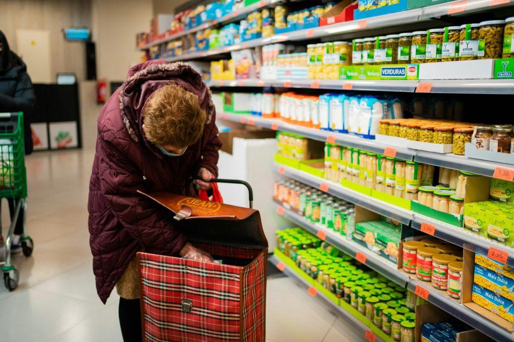 Consumption Slows as Greeks Struggle to Make Ends Meet