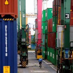 Ιαπωνία: Υποβαθμίζει τις προοπτικές για την παγκόσμια οικονομία λόγω δασμών Τραμπ