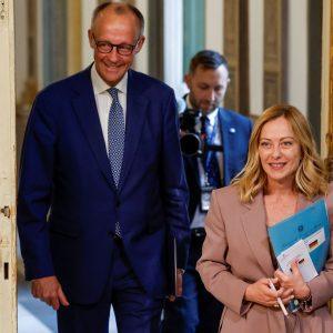Μερτς: Προσπάθειες κατευνασμού της κόντρας Μελόνι – Μακρόν για την Ουκρανία