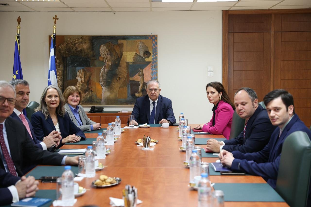 Θεοδωρικάκος: Συνάντηση με αντιπροσωπεία της αναπτυξιακής τράπεζας των ΗΠΑ