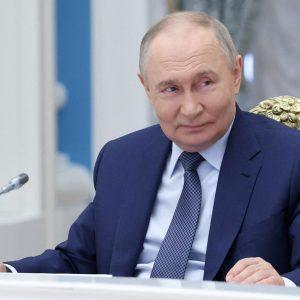 Putin Demands Written Pledge by West for No NATO Expansion Eastward, Reuters Reports