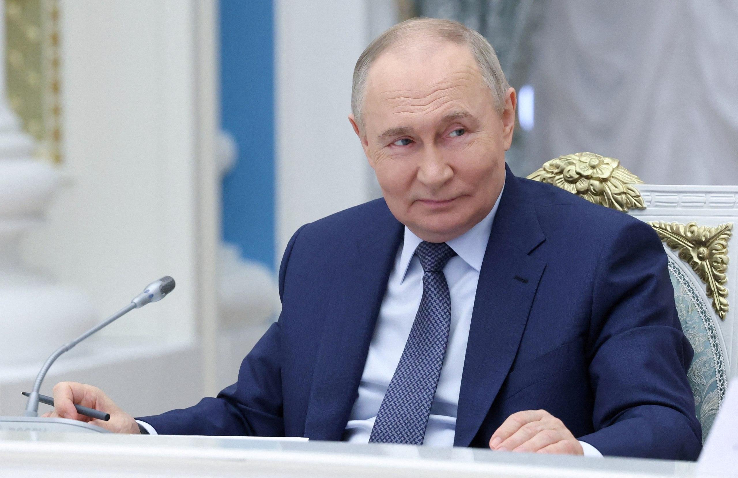 Putin Demands Written Pledge by West for No NATO Expansion Eastward, Reuters Reports