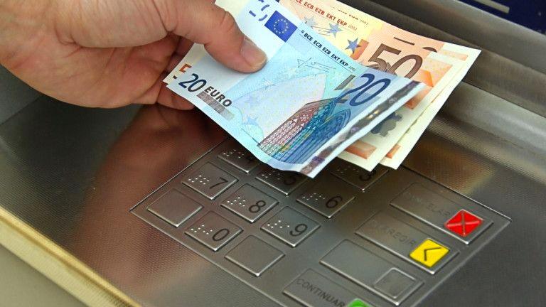 Survey Reveals Widespread Financial Anxiety Among Greeks