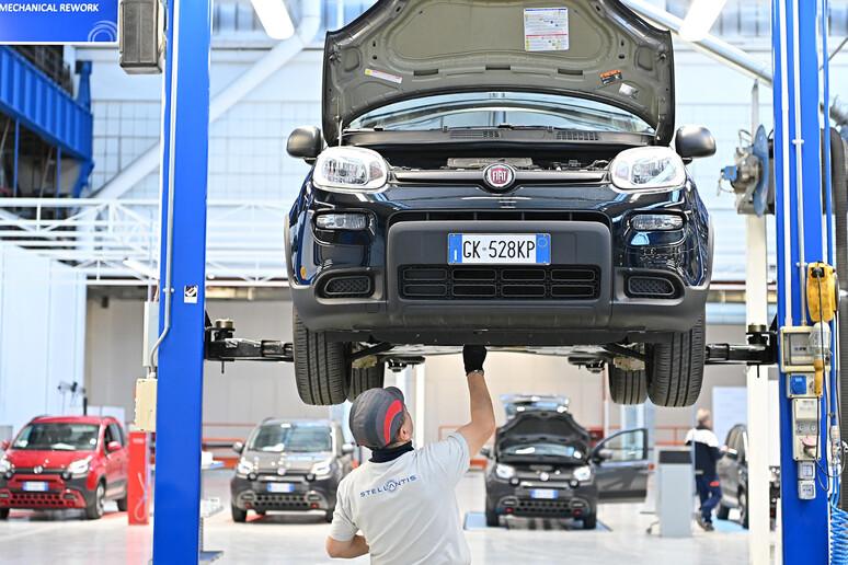 Stellantis: Κόβει 500 θέσεις εργασίας σε εργοστάσιο ​​της Ιταλίας