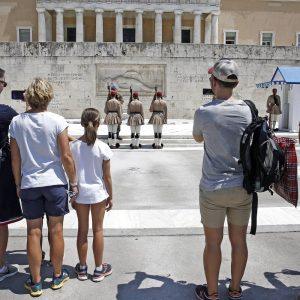 Greece Sees 4.4% Rise in Q1 Tourism Revenue