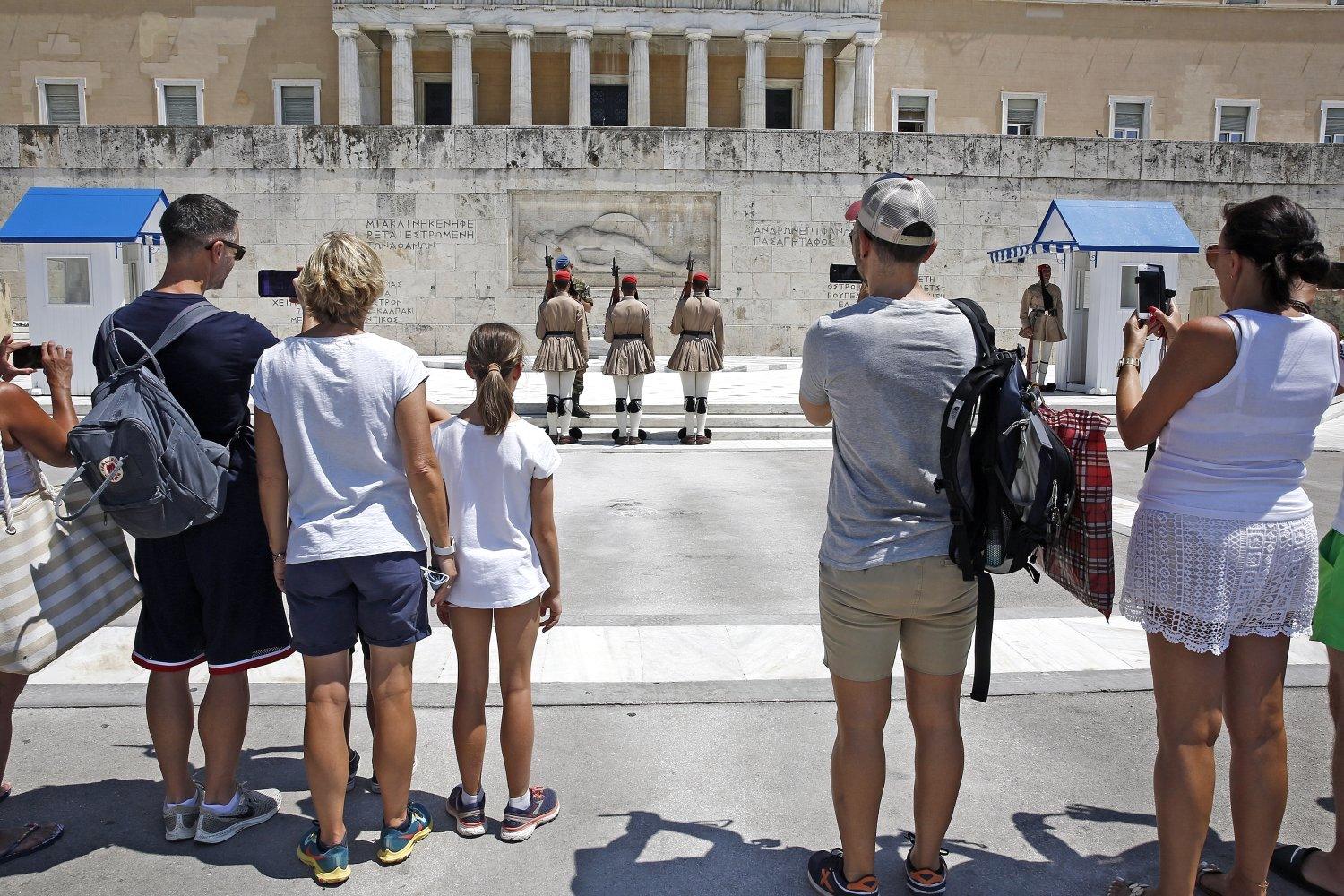 Greece Sees 4.4% Rise in Q1 Tourism Revenue