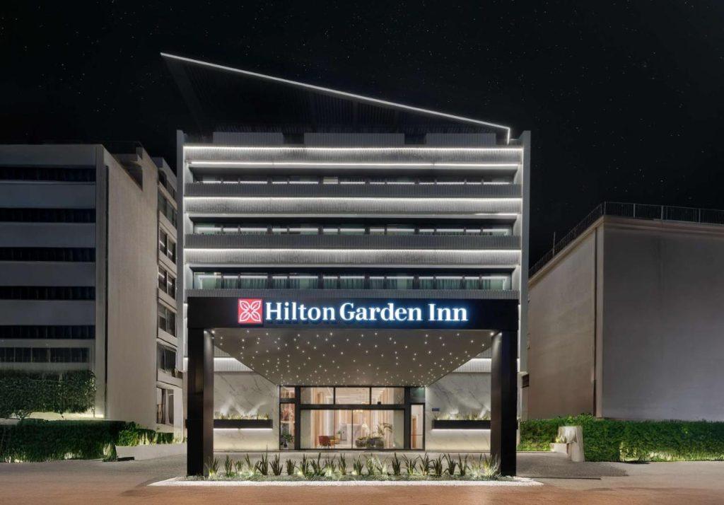 Hilton: Συνεχίζεται η επέλαση στην ελληνική αγορά – Ένα νέο ξενοδοχείο στην Αθήνα και δυο στην Κρήτη