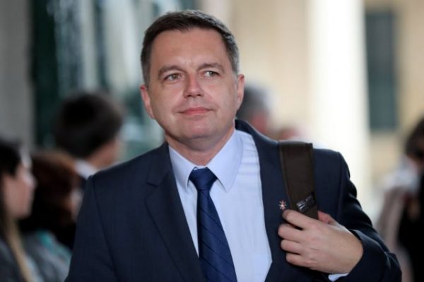Καζίμιρ (ΕΚΤ): Του επιβλήθηκε πρόστιμο 200.000 ευρώ για δωροδοκία